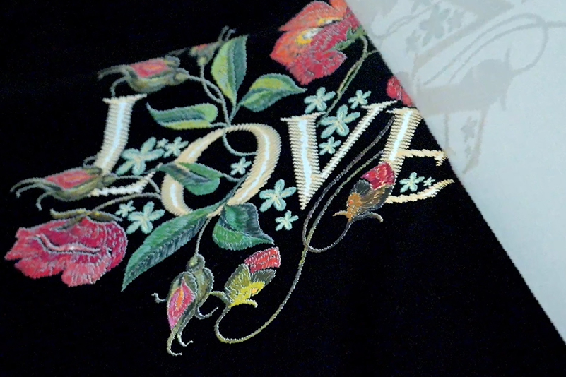 Embroidery effect on a t-shirt achieved with DTF
